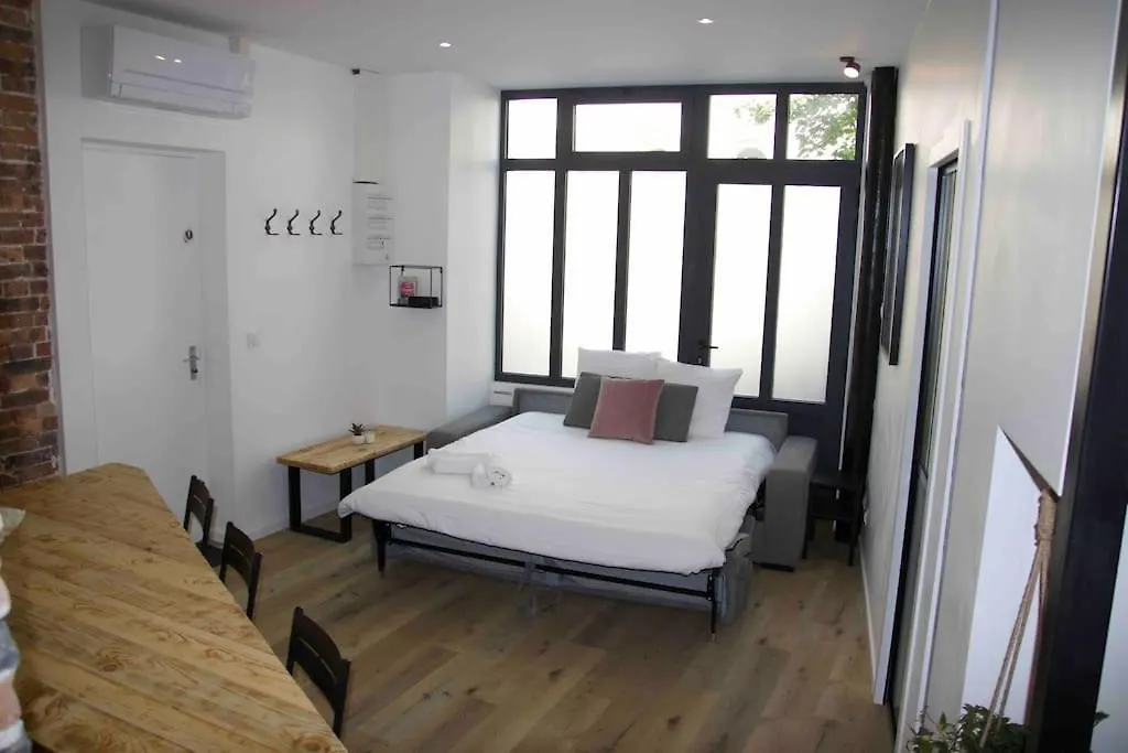 Another Brick In The Wall Apartment In Paris Sleeps 9 France