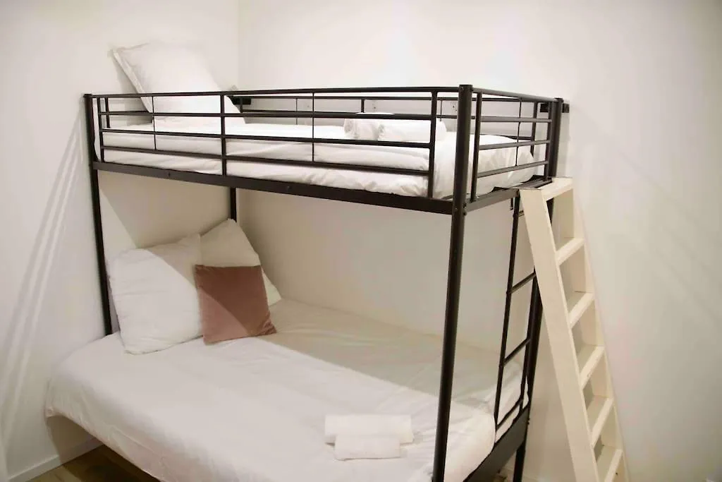 Another Brick In The Wall Apartment In Paris Sleeps 9 0*,  France
