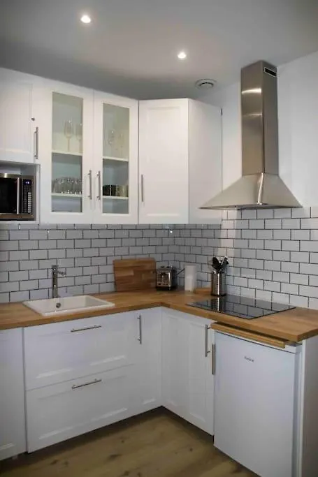 Another Brick In The Wall Apartment In Paris Sleeps 9 0*,