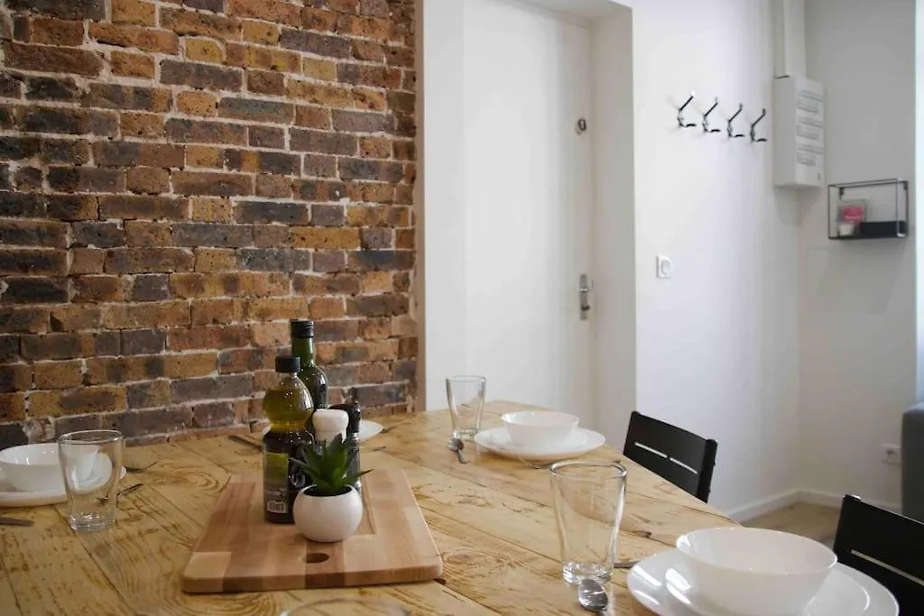 Another Brick In The Wall Apartment In Paris Sleeps 9