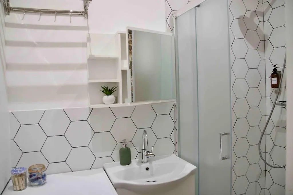 Another Brick In The Wall Apartment In Paris Sleeps 9