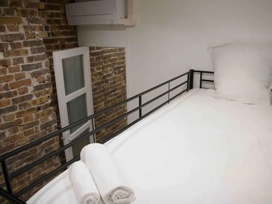 Another Brick In The Wall Apartment In Paris Sleeps 9