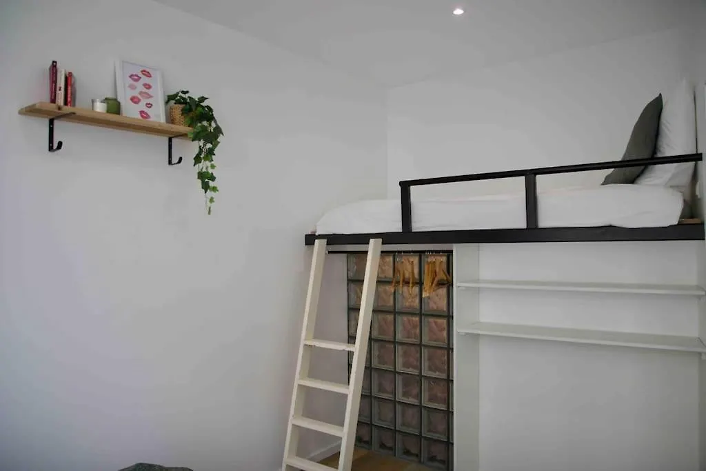 Another Brick In The Wall Apartment In Paris Sleeps 9 France