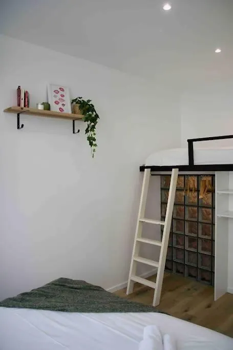 Another Brick In The Wall Apartment In Paris Sleeps 9 France
